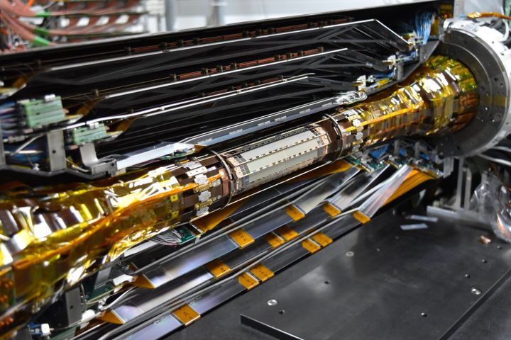 New world record: Thinnest-ever pixel detector installed
