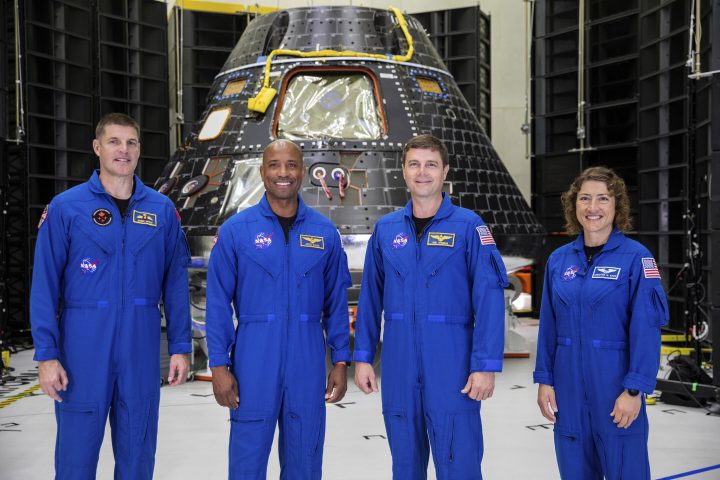 Astronauts Witness First Glimpse of Moon-Bound Spacecraft
