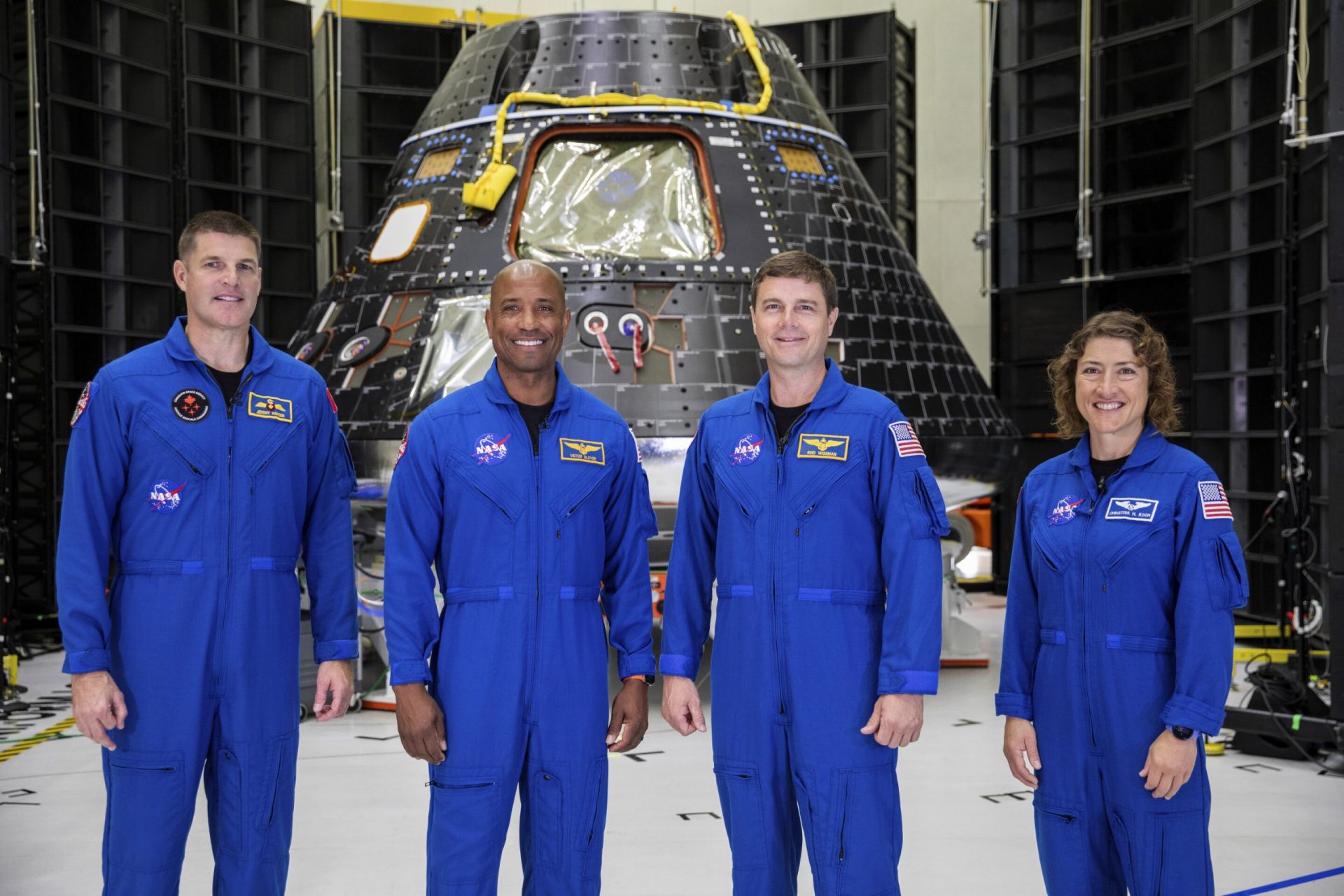Astronauts Witness First Glimpse of Moon-Bound Spacecraft