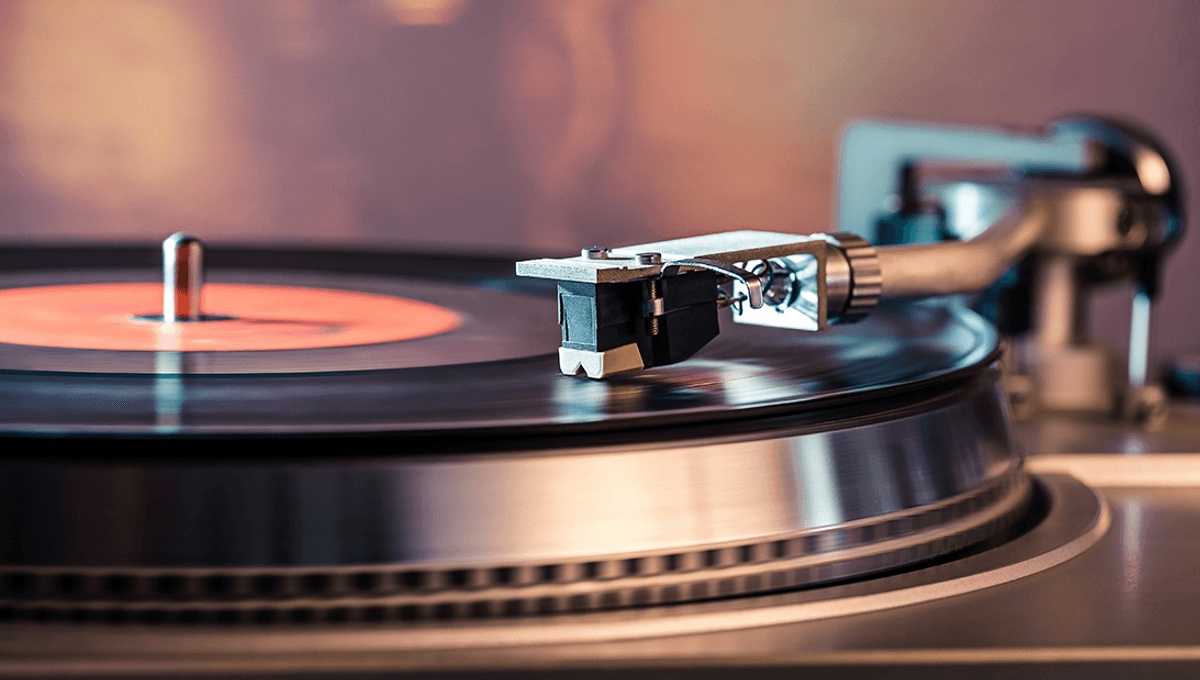 People Discover the Mechanics of Vinyl Records