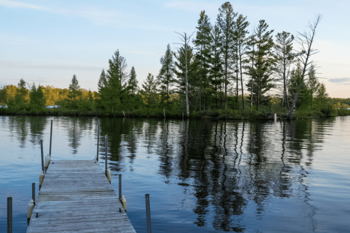 Floating Bog Island Blocks Bridge in Chippewa; Locals Utilize Boats to Relocate