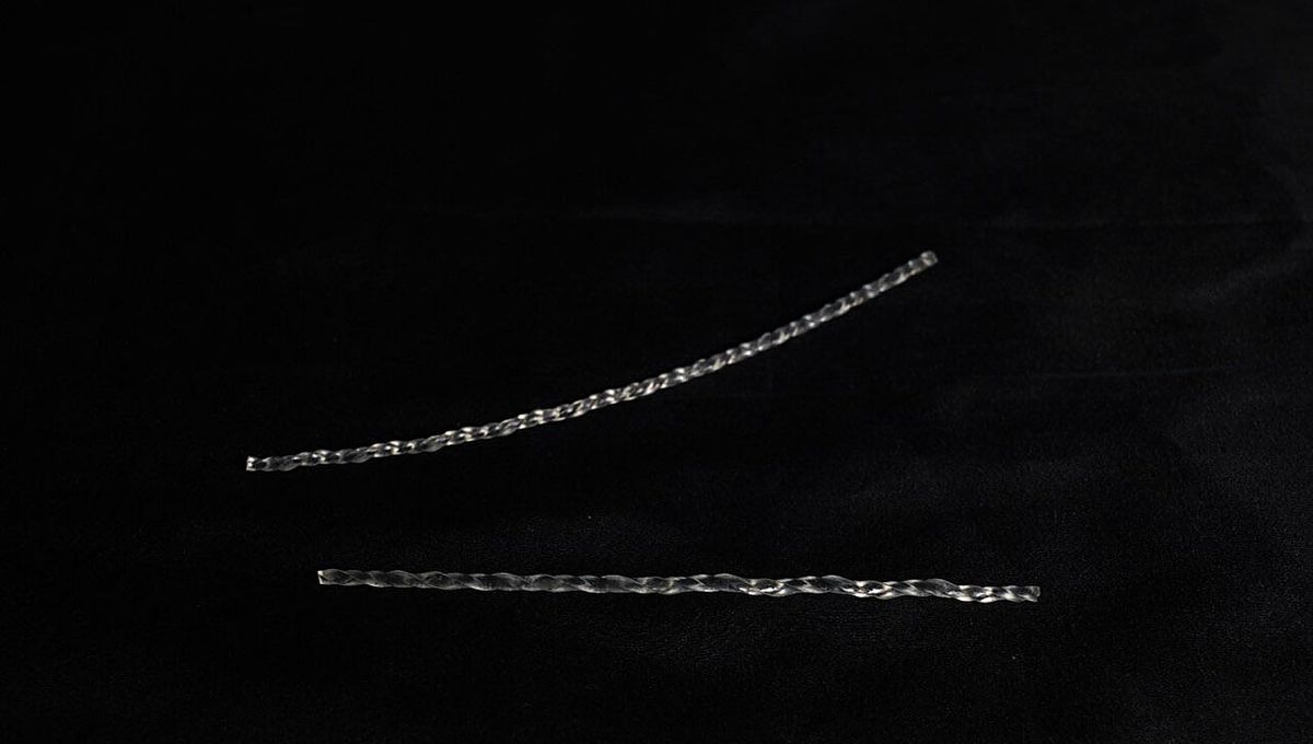 “Brain-Free” Soft Robots Independently Navigate Maze