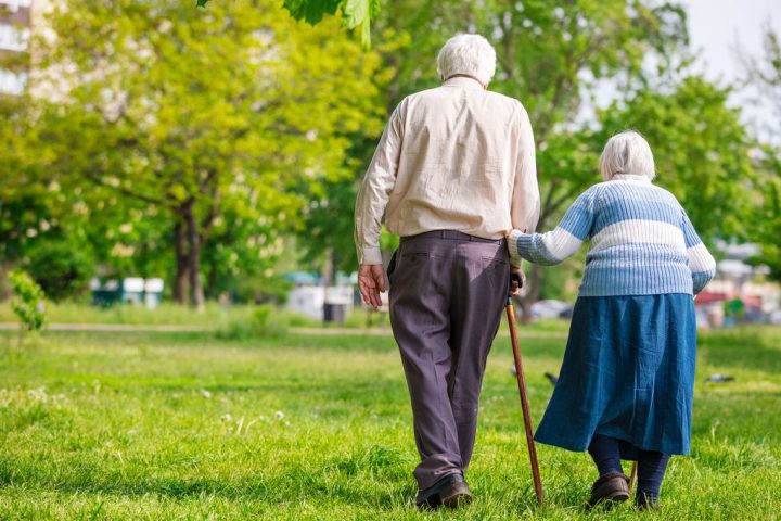 US Women Live 6 Years Longer Than Men as Life Expectancy Gap Widens